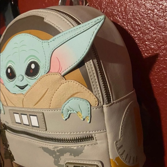 Grogu ( Baby Yoda ) Loungefly Mini-Backpack - Picture 3 of 3